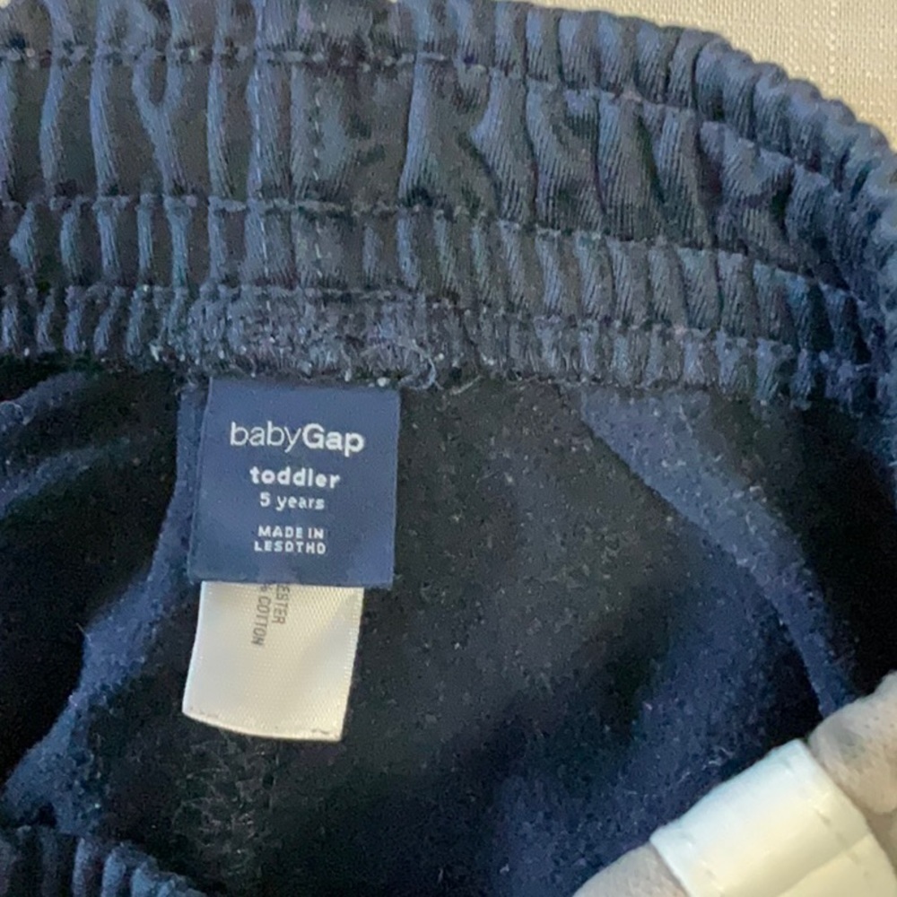 Gap - Picture 3 of 5
